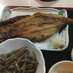 レストラン花駒 - アジ開きデカイ。