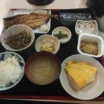 レストラン花駒 - 1日目の正しい朝ごはん。
アジ開き、キンピラ、卵、味海苔、納豆、お新香。