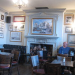 THE TRAFALGAR TAVERN - 歴史ある建物の内部。