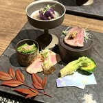 肉割烹 喰心 - ◆ 八寸
            ・アスパラ菜 お浸し、たらの芽 天麩羅、鴨 低温調理、紫芋 和牛餡掛、ローストビーフ ふき味噌
