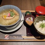 鯛塩そば 灯花 なんばダイニングメゾン店 - 