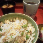 食楽 板垣 - 彩りの良いご飯に赤出汁