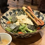 越後屋 彦左衛門 - 豆腐とじゃこのサラダ　