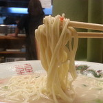 麺は硬麺ですが…ちょいと粉っぽい？