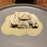 ル スプートニク - シャンピニオンタルト うずらポーチドエッグ イカ イカ肝ブールブラン