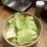 串かつ 越源 - 付き出しのキャベツ