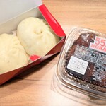 551蓬莱 - 料理写真:豚まん2個 460円  甘酢団子 420円