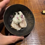 とき - サワラの炭火炙り、擦り大根と紫蘇の花乗せ