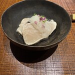 とき - サワラの炭火炙り、擦り大根と紫蘇の花乗せ