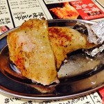 源七商店 - 看板料理　骨付きもも肉