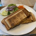 MILLS COFFEE - ツナのホットサンド