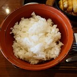 なるみ - ◯ご飯
盛りは割とシッカリ目にはある

軽く柔らか目で
ご飯自体にも甘み（旨味）感があり美味しい味わい♪