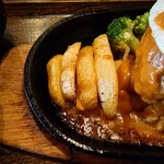 なるみ - 付け添えは
茹でられたブロッコリー

切ったじゃがいもを素揚げしたフライドポテトとなり
ホクホクで熱くて美味しいな♪