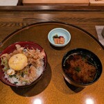旬彩 天ぷら 心来(しんら） - 〆の 玉子の天ぷら＆かき揚げ丼（追加料金）。