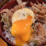 旬彩 天ぷら 心来(しんら） - 〆の 玉子の天ぷら＆かき揚げ丼（追加料金）。
