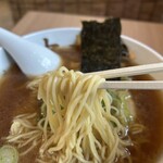 極上豚骨らーめん 初代中村家 - クリアな豚骨スープがよく絡む細麺！