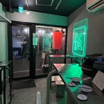 スタンド5 - ネオンが映えるおしゃれ空間