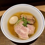 らぁ麺や 嶋 - 味玉らぁ麺【白醤油】（1,600円）