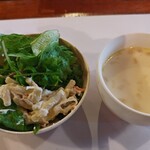 ジャンジャン - サラダも美味しく。スープも絶品！