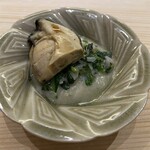 鮨 なんば - 牡蠣(下に春菊＆シャリ)