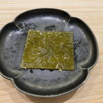 鮨 なんば - 焼き酢飯の下の昆布