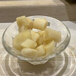 鮨 なんば 日比谷 - ガリ