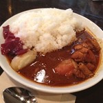 プエルタ - 旨辛チキンカレー大きいチキンとポテトがゴロン軽く汗が吹き出る辛さ