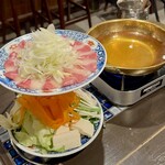 炉端 まるじゅう - 黒豚と茶ブリ　しゃぶしゃぶ