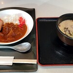 ANAラウンジ - 料理写真:ANAカレーライス、黒マー油とんこつラーメン