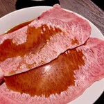 黒毛和牛焼肉 白か黒 - 