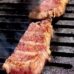 黒毛和牛焼肉 白か黒 - 