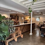 ALOH Health Bar & Cafe - 