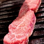 黒毛和牛焼肉 白か黒 - 