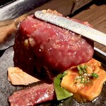 黒毛和牛焼肉 白か黒 - 