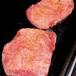 黒毛和牛焼肉 白か黒 - 