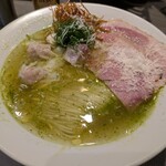 Ramen Break Beats - 豚骨ジェノベーゼ2200円、麺大盛り300円です。