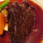 ビストロ・ダルブル - 牛ホホ肉の赤ワイン煮込み アップ