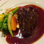ビストロ・ダルブル - 牛ホホ肉の赤ワイン煮込み