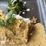 Cafe En楽 - このマスタードソースが本当に美味しくて、柔らかめのご飯に合います♡