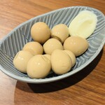 炭火と酒と酉 七福八〇 - うずらの味付き煮卵
