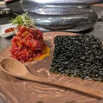 泗水焼肉HAKU - 韓国海苔でユッケ