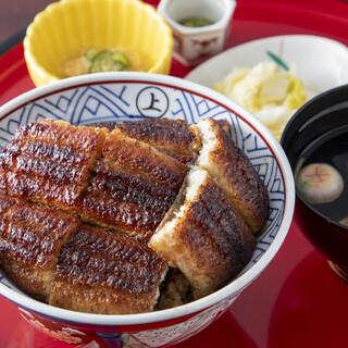 希少な青うなぎを使用