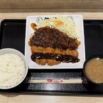 名古屋名物 みそかつ 矢場とん - 料理写真:わらじとんかつ定食、ソース半々、ご飯大盛り