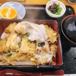 かつ半 - ヒレカツ重1000円。