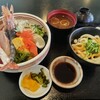 お食事処 錦屋 - [2026年2月 訪問]海鮮丼(2400円)とミニ伊勢うどん(400円)。