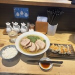 塩らー麺 本丸亭 横浜店 - 塩らー麺餃子定食？