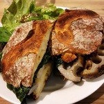 パーラー江古田 - 季節の野菜サンド（れんこんと小松菜）チーズリュスティック