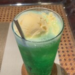 レモンストリート - しゅわっとした炭酸と、まろやかなアイスの甘さがよく合い、喫茶店らしい定番の美味しさを楽しめます。