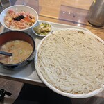 天茶屋 七蔵 - 稲庭うどん 七蔵特製スープつけ麺＋ミニ丼ぶりのセット
                                 中セット ばらちらし丼