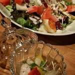 肉グリル＆イタリアン エビスキッチン - つきだし　野菜サラダ